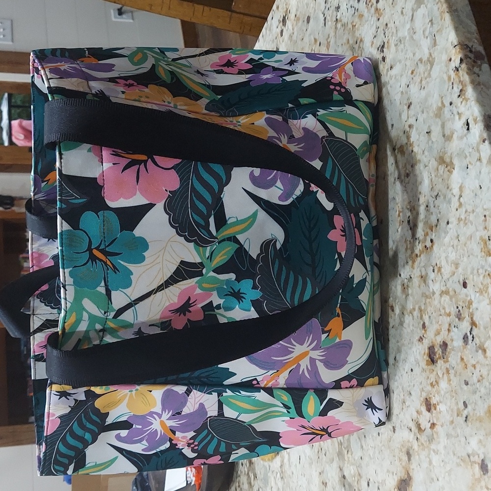 New Vera Bradley Large ReActive Family Tote Purse Bag in Island Floral. - Picture 2 of 3